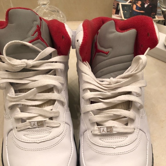 Great condition Jordan’s - Picture 3 of 3